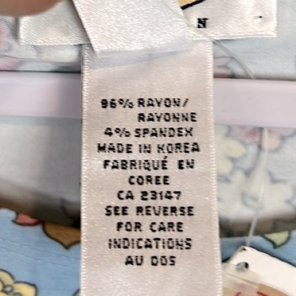 Talbots New Woman’s Size X  Floral Print Short Sleeve Stretchy Top - Picture 4 of 6